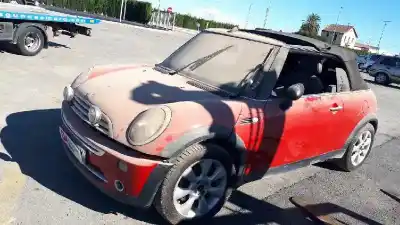 Sloopvoertuig bmw mini cabrio (r52) cooper van het jaar 2005 aangedreven w10b16a
