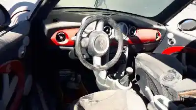 Sloopvoertuig bmw mini cabrio (r52) cooper van het jaar 2005 aangedreven w10b16a