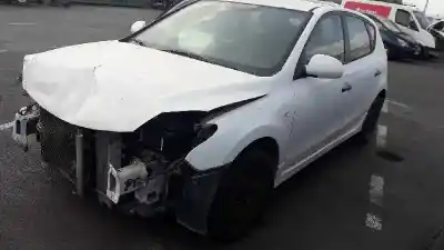 Veículo de Sucata hyundai i30 (gd) classic do ano 2011 alimentado d4fb