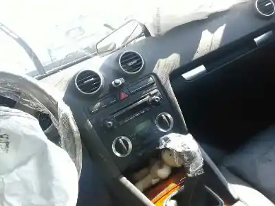 Veículo de Sucata audi a3 (8p) 1.9 tdi ambiente do ano 2004 alimentado no hay ficha