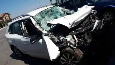 Veicolo di demolizione RENAULT KOLEOS BOSE Edition dell'anno 2013 alimentato M9RH8