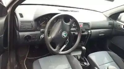 Veículo de Sucata skoda octavia berlina (1u2) tour do ano 2006 alimentado axr