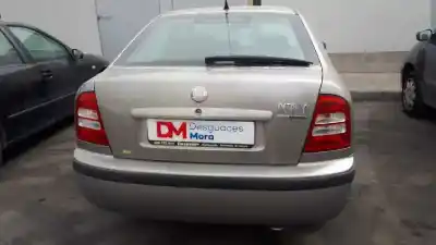 Veículo de Sucata skoda octavia berlina (1u2) tour do ano 2006 alimentado axr