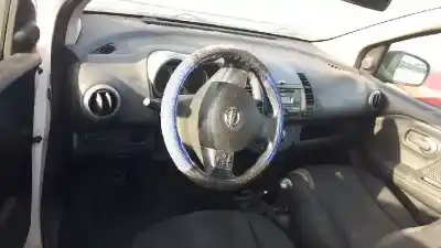 Veicolo di demolizione nissan note (e11e) acenta dell'anno 2006 alimentato cr14de