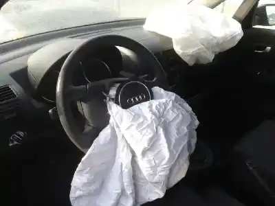 Véhicule à la ferraille audi a2 (8z) 1.4 16v de l'année 2003 alimenté aua