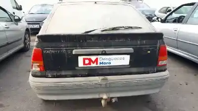 Sloopvoertuig opel kadett e gl berlina van het jaar 1989 aangedreven 