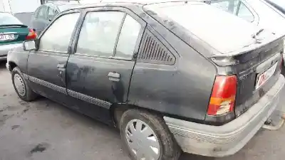 Sloopvoertuig opel kadett e gl berlina van het jaar 1989 aangedreven 