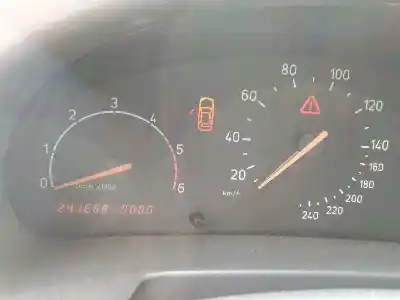 Veículo de Sucata saab 9-3 berlina 2.2 16v tid cat do ano 2001 alimentado d223l