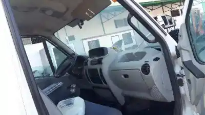 Vehicul casat renault mascott 2.8 diesel al anului 2004 alimentat 8140.43n