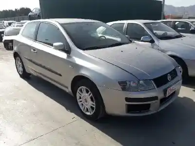 Scrapping Vehicle FIAT STILO (192) 1.6 16V of the year 2003 powered 182B6000