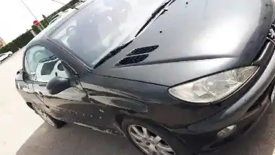 Sloopvoertuig peugeot 206 cc cc van het jaar 2001 aangedreven nfu