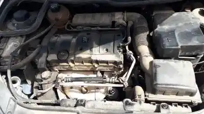 Sloopvoertuig peugeot 206 cc cc van het jaar 2001 aangedreven nfu