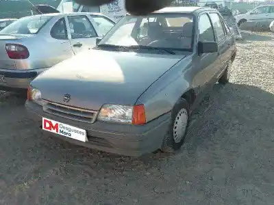Veículo de Sucata opel kadett e gls berlina do ano 1990 alimentado 1.4nv