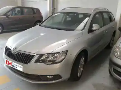 Veicolo di demolizione skoda superb combi (3v5) active dell'anno 2015 alimentato cffb Veicolo di demolizione skoda superb combi (3v5) active dell'anno 2015 alimentato cffb
