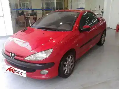Sloopvoertuig PEUGEOT 206 CC 2.0 16V CAT van het jaar 2002 aangedreven RFN
