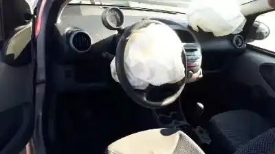 Veículo de Sucata peugeot 107 básico do ano 2006 alimentado 1kr