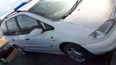 Scrapping Vehicle FORD GALAXY (VX) CLX of the year 1997 powered 