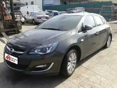 Véhicule à la ferraille OPEL ASTRA J (P10) 1.7 CDTI (68) de l'année 2013 alimenté A17DTS