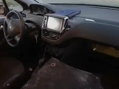 Veicolo di demolizione peugeot 208 i (ca_, cc_) 1.4 hdi dell'anno 2014 alimentato 8h01