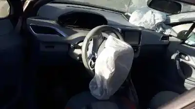 Veicolo di demolizione peugeot 208 access dell'anno 2012 alimentato 8h01