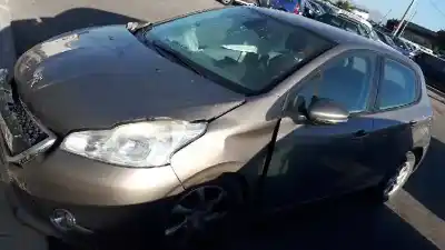 Veicolo di demolizione peugeot 208 access dell'anno 2012 alimentato 8h01