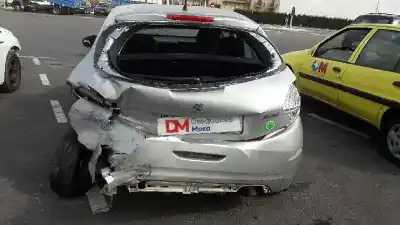 Veicolo di demolizione peugeot 208 access dell'anno 2015 alimentato 