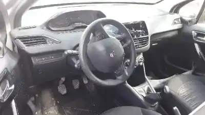 Veicolo di demolizione peugeot 208 access dell'anno 2015 alimentato 