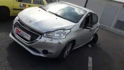 Veicolo di demolizione peugeot 208 access dell'anno 2015 alimentato 