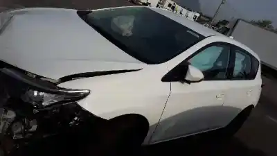 Veicolo di demolizione toyota auris active dell'anno 2017 alimentato 1nd