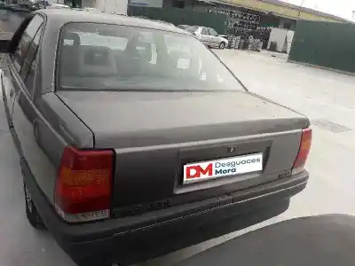 Veículo de Sucata opel omega 2.0 se do ano 1988 alimentado 2.0 se gasolina