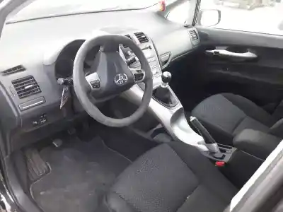 Veicolo di demolizione toyota auris active dell'anno 2011 alimentato 1nd