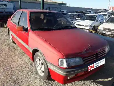Véhicule à la ferraille peugeot 405 berlina mi 16 le mans de l'année 1990 alimenté dfwxu9j4z
