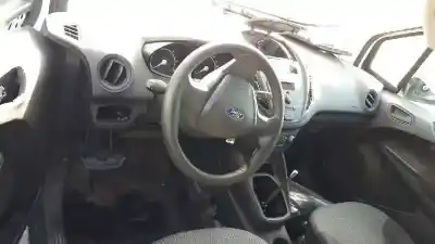 Vehicul casat ford transit courier ambiente al anului 2015 alimentat ugcb