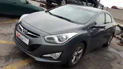 Scrapping Vehicle hyundai i40 style blue of the year 2013 powered d4fd