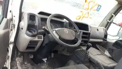 Veículo de Sucata nissan cabstar cerrado 2.5 d do ano 2007 alimentado yd25