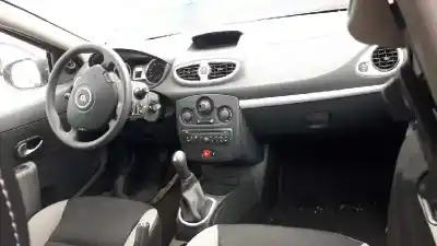 Véhicule à la ferraille renault clio iii authentique de l'année 2012 alimenté k9k 67