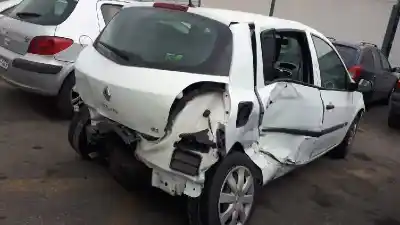 Véhicule à la ferraille renault clio iii authentique de l'année 2012 alimenté k9k 67