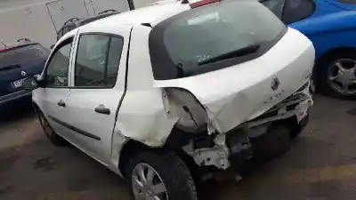 Véhicule à la ferraille renault clio iii authentique de l'année 2012 alimenté k9k 67