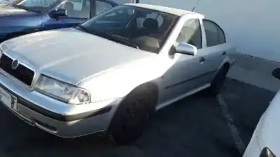 Veicolo di demolizione skoda octavia berlina (1u2) ambiente dell'anno 2000 alimentato agr