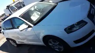 Здавання транспортного засобу AUDI A3 SPORTBACK (8P) 1.6 TDI Ambiente року 2010 потужний CAY