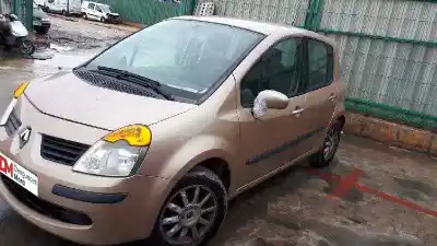 Véhicule à la ferraille renault modus confort dynamique de l'année 2005 alimenté k4jg7