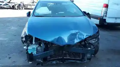 Vehicul casat toyota auris hybrid active al anului 2018 alimentat 2zr