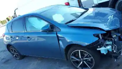 Vehicul casat toyota auris hybrid active al anului 2018 alimentat 2zr