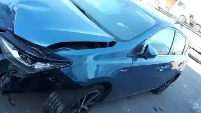 Vehicul casat toyota auris hybrid active al anului 2018 alimentat 2zr