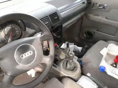 Veículo de Sucata audi a2 (8z) 1.4 16v do ano 2001 alimentado aua