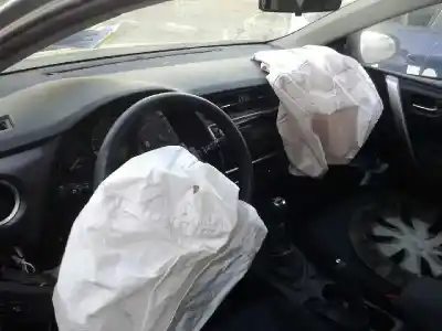 Veículo de Sucata toyota auris 1.4 turbodiesel cat do ano 2013 alimentado 1nd