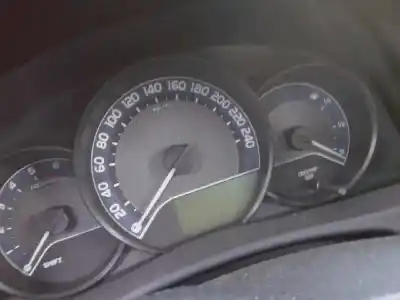 Veículo de Sucata toyota auris 1.4 turbodiesel cat do ano 2013 alimentado 1nd