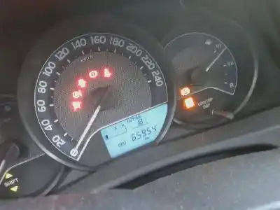 Veículo de Sucata toyota auris 1.4 turbodiesel cat do ano 2013 alimentado 1nd