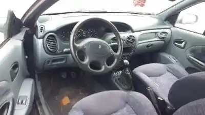 Здавання транспортного засобу renault megane i cabriolet (ea0) 1.6 року 1997 потужний k7m