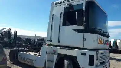 Scrapping Vehicle renault   of the year 0 powered mack
